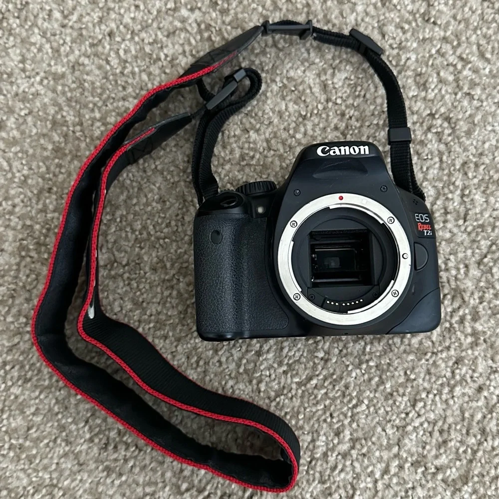 Canon Rebel T2i DSLR Camera